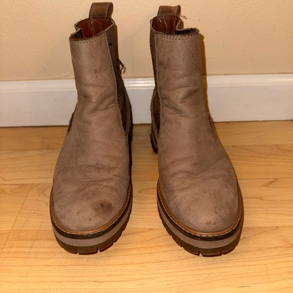 Timberlands Chelsea Leather Boots - Picture 1 of 5